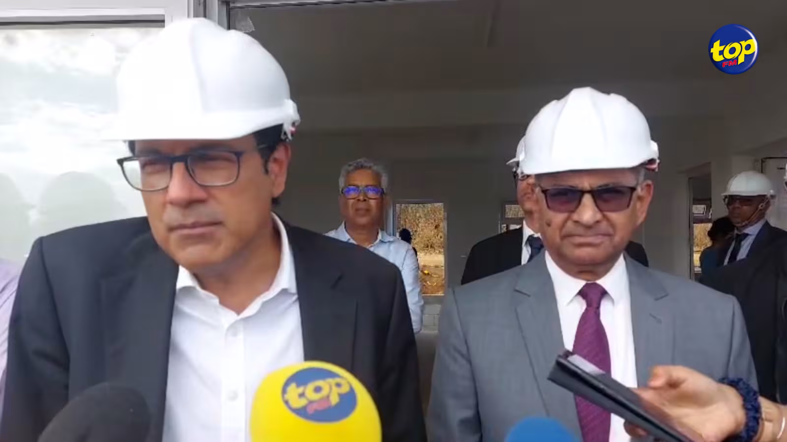Site visite des maisons NHDC à la Valette, Bambous : « Sa projet la so raison d’être, à côté du réservoir de La Ferme ena 200 familles qui pe vivre dans ban condition très pénible » a indiqué le Premier ministre adjoint, Steven Obeegadoo