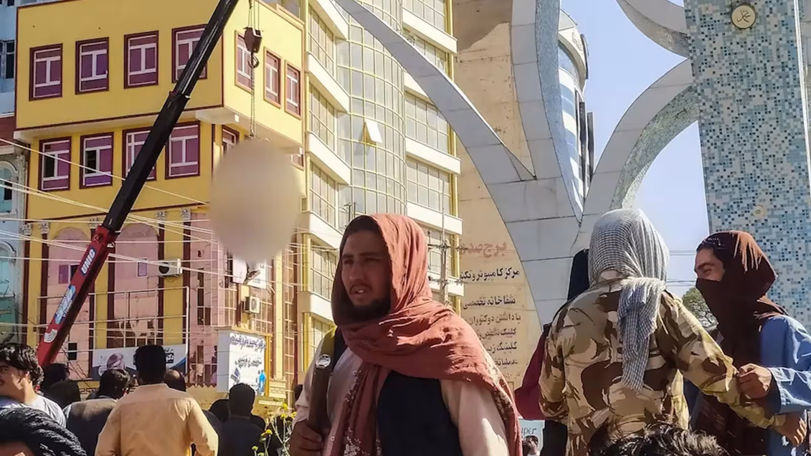Les talibans pendent les cadavres de quatre hommes à Hérat