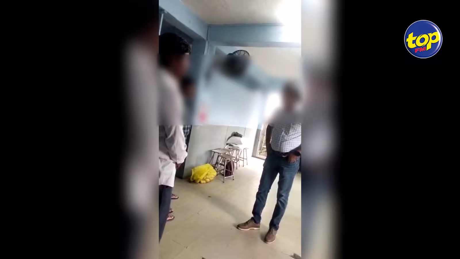 Vidéo montrant un employeur maltraitant ses employés : ” mo pas croire ki dans maurice enkor ena certain directeurs kipe traite travailleurs plis pire ki esclave”  soutient Faizal Ally Beegun, syndicaliste qui milite pour la cause des travailleurs étrangers
