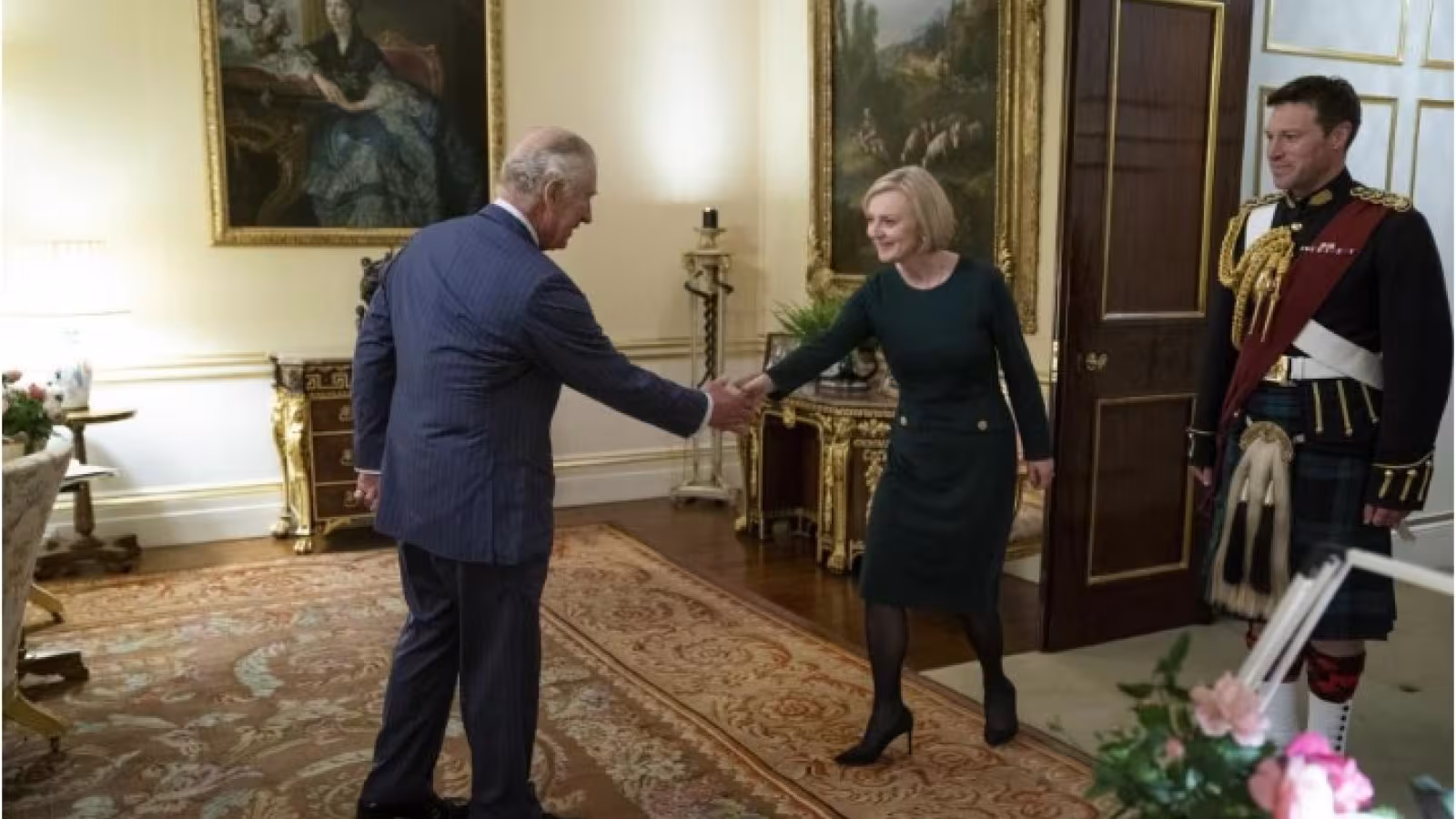 Le roi Charles III a accepté la démission de Liz Truss et reçoit en ce moment Rishi Sunak