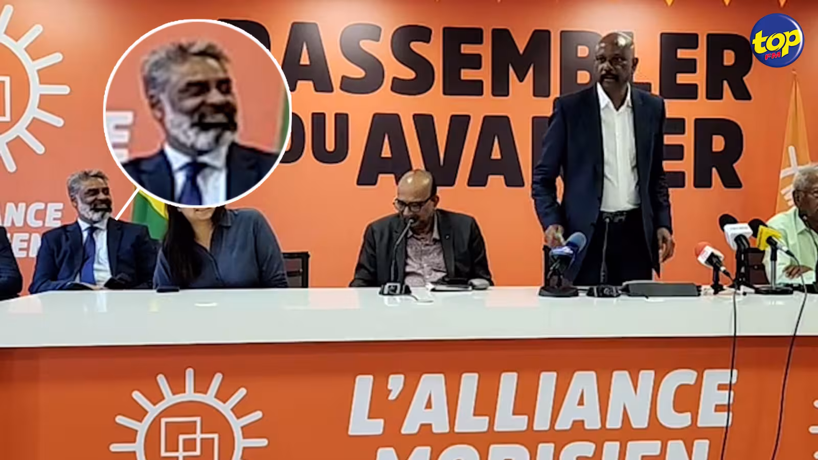 Présent à la conférence de presse du MSM : Maneesh Gobin refuse de répondre à toute question sur les allégations de pots-de-vin