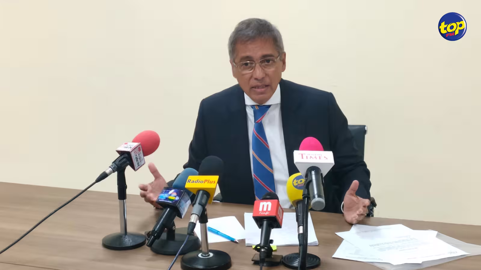 Tourisme : ” Le ministre Obeegadoo doit expliquer pourquoi, en comparaison avec 2019, Maurice accuse une baisse de 13% au niveau des arrivées alors que les Seychelles connaissent une hausse de 32% “, affirme Xavier-Luc Duval