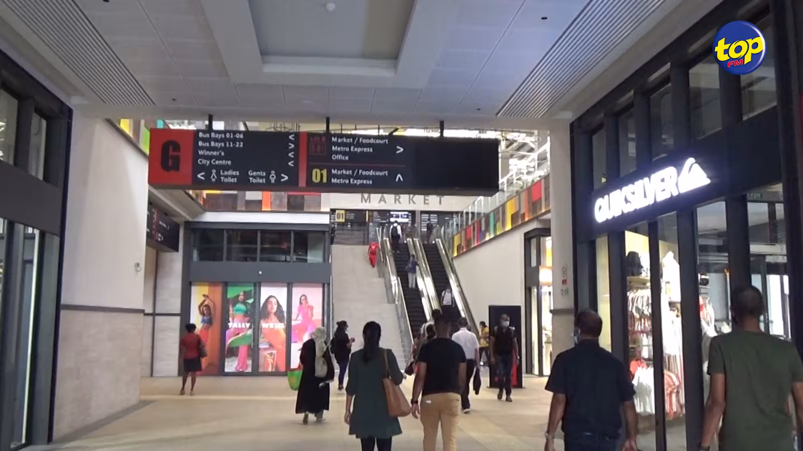 Au Victoria Urban Terminal : une femme de 31 ans allègue avoir été menacée à l’arme blanche par sa voisine dans un ascenseur