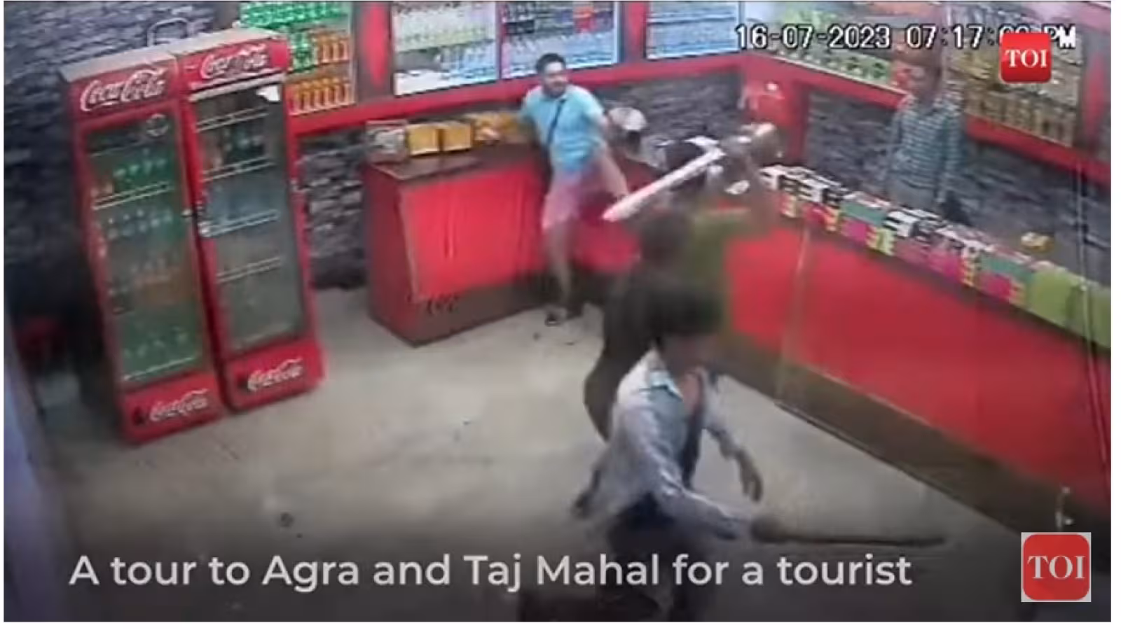 Taj Mahal : Des dévots bastonnent un touriste après un accident