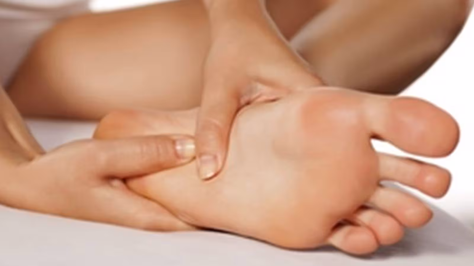Se masser les pieds pour mieux dormir