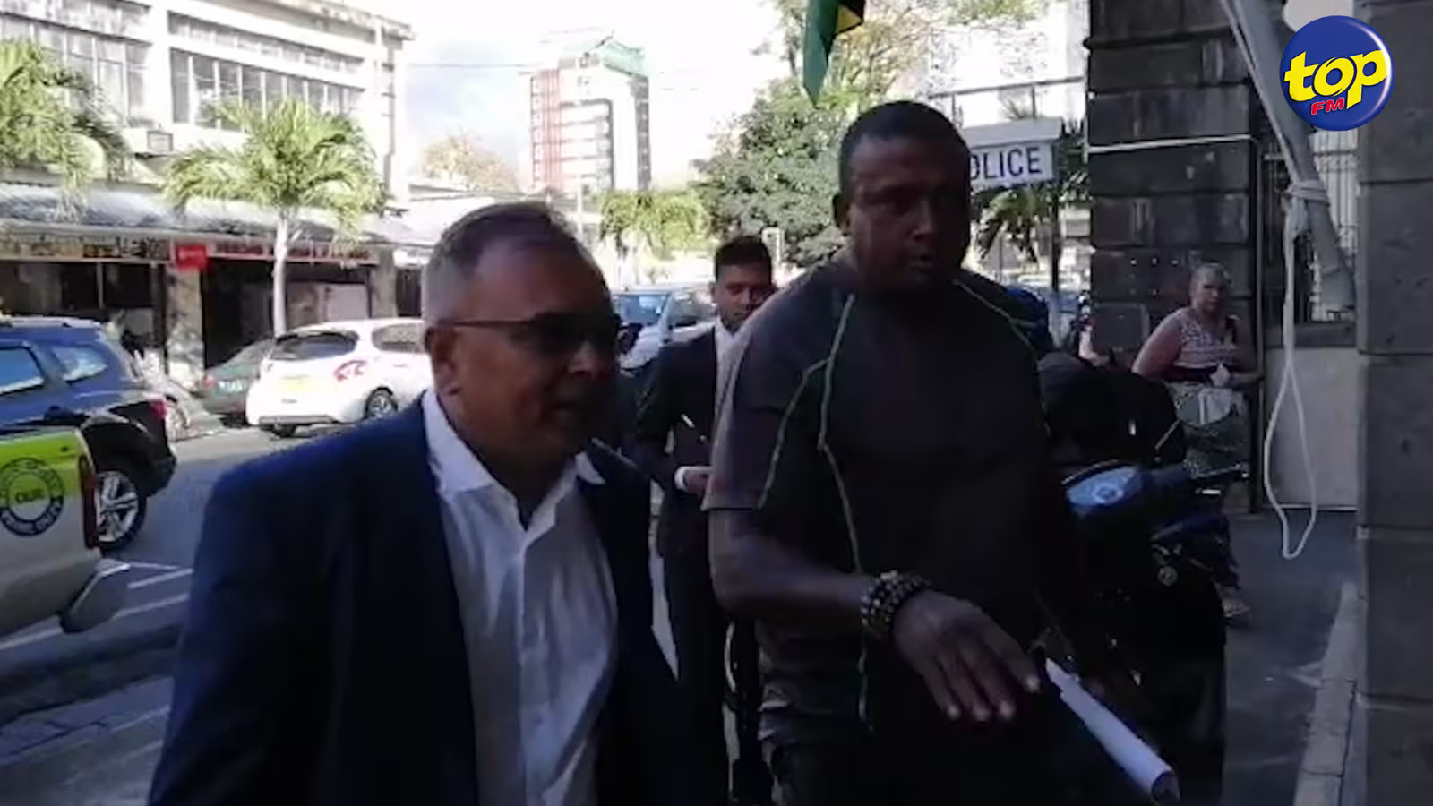 Affaire Wakashio : Bruneau Laurette porte plainte et réclame que le sabordage du navire soit stoppé afin d’inspecter la coque