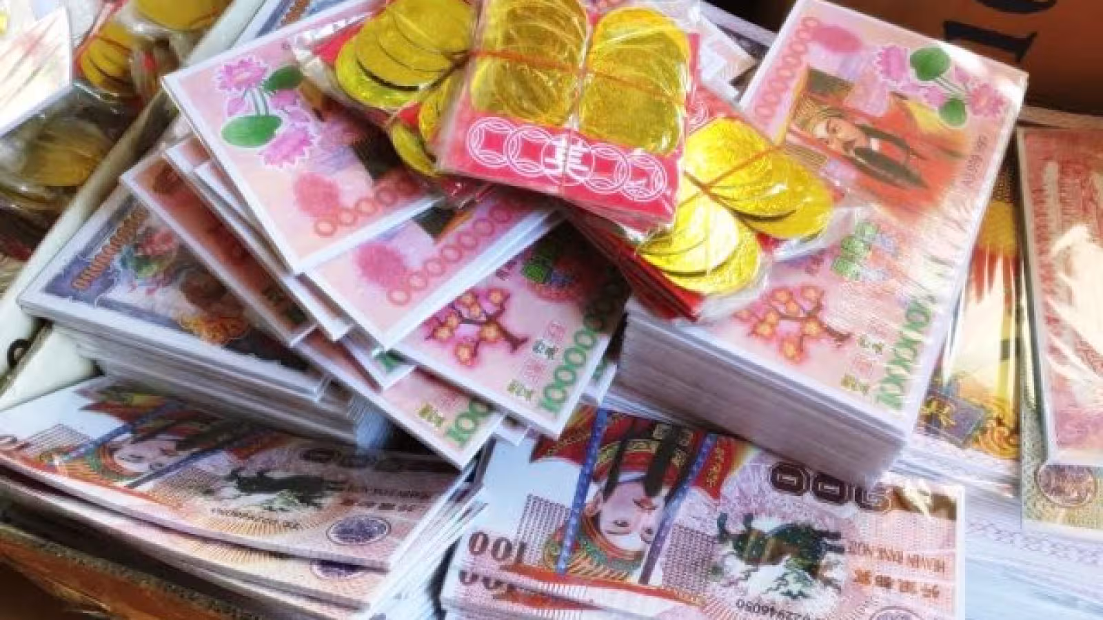 Nouvel An chinois : Production légale de faux billets à la main