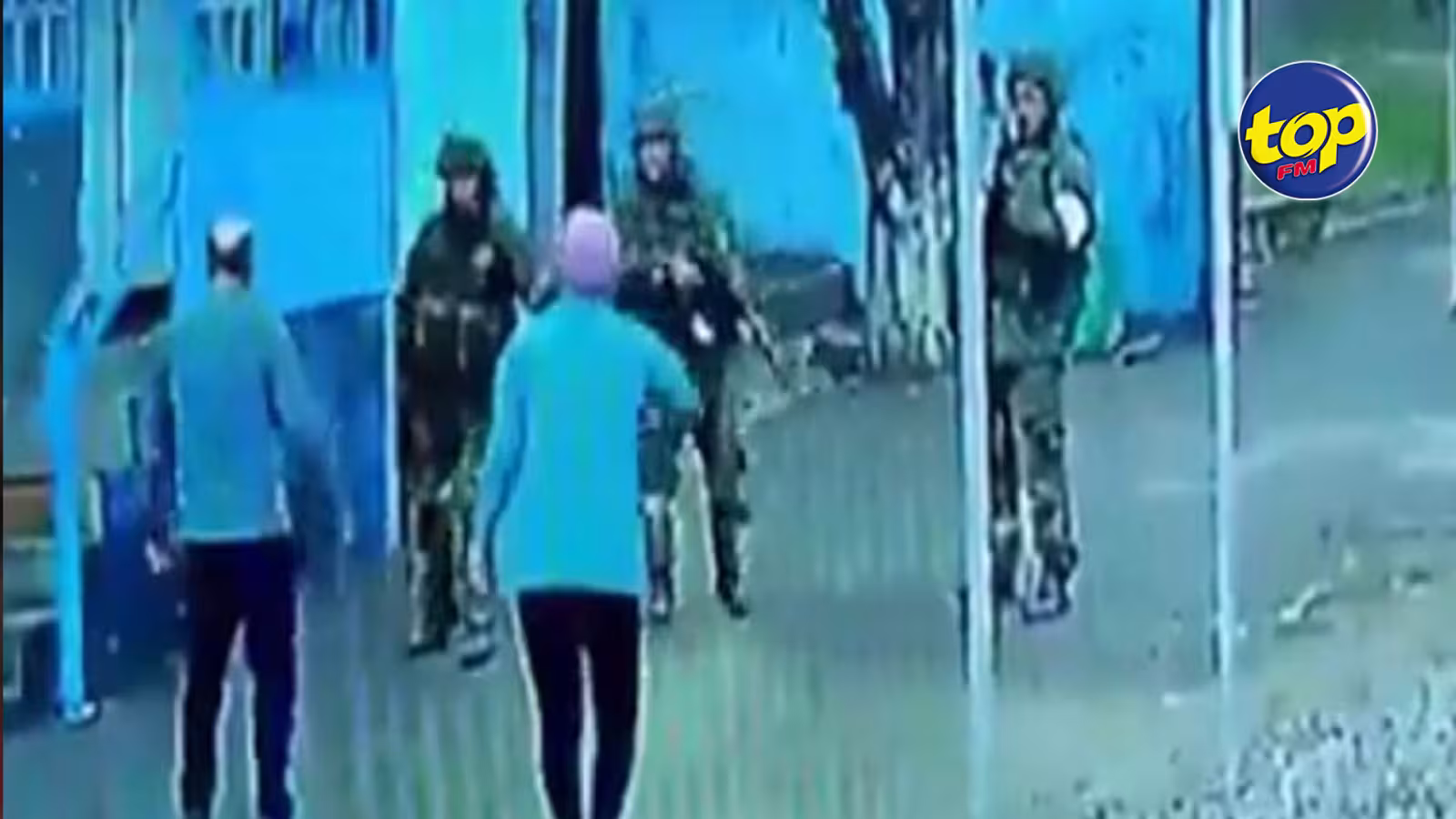 En Ukraine : Le couple courage ! Des retraités Ukrainiens expulsent une troupe armée Russe de leur domicile à main nue !