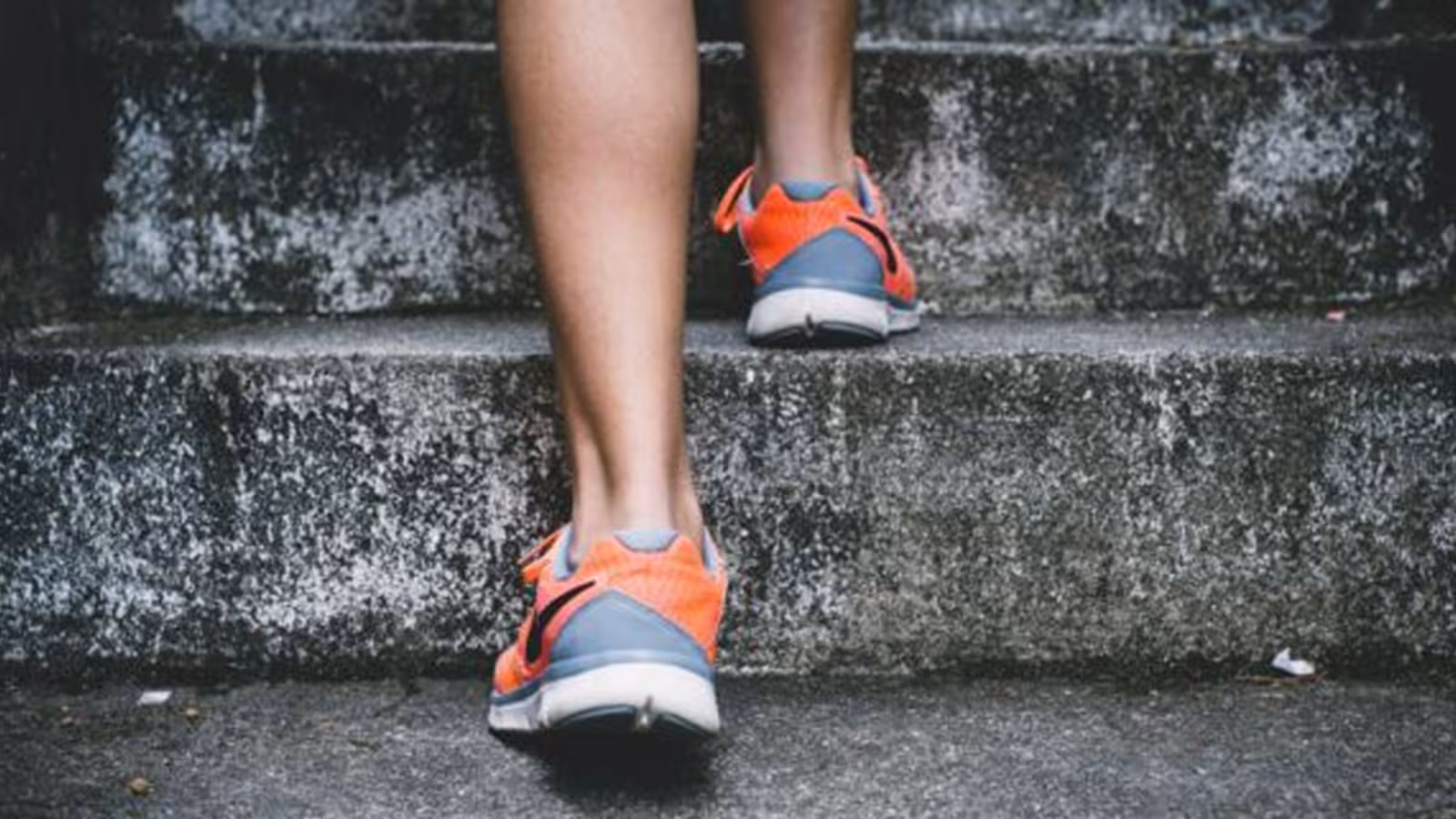 Monter les escaliers sur la pointes des pieds pour garder la forme