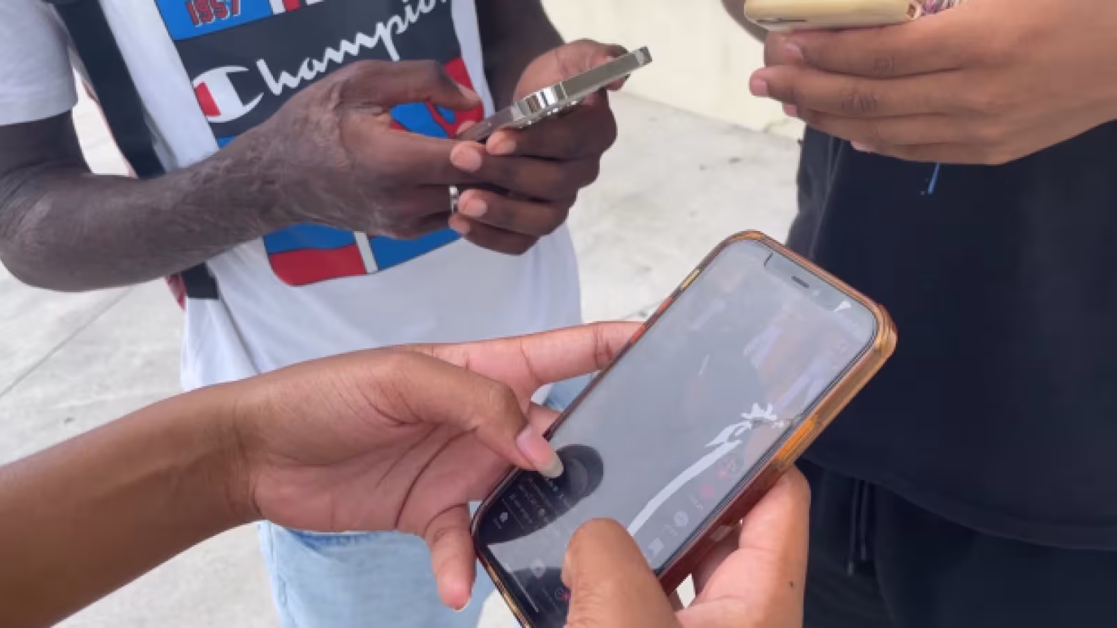 Lutte contre le cyber harcèlement des élèves à la Réunion : mise en place d’un couvre-feu numérique pour les élèves harceleurs de 18h à 8h du matin