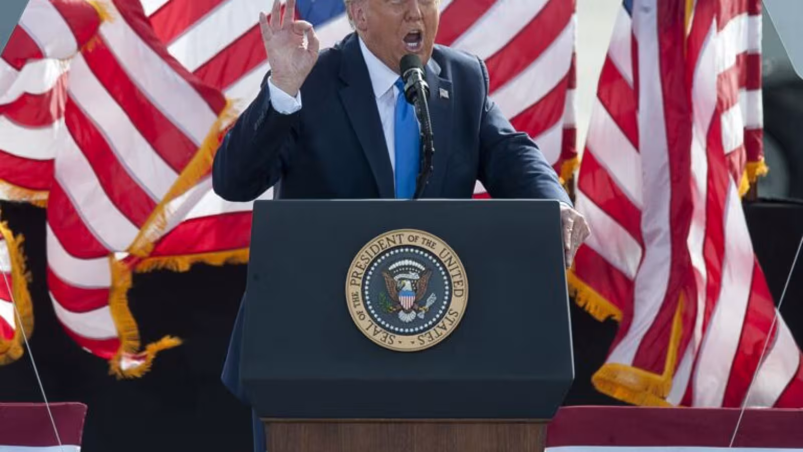 Trump licencie son secrétaire à la Défense