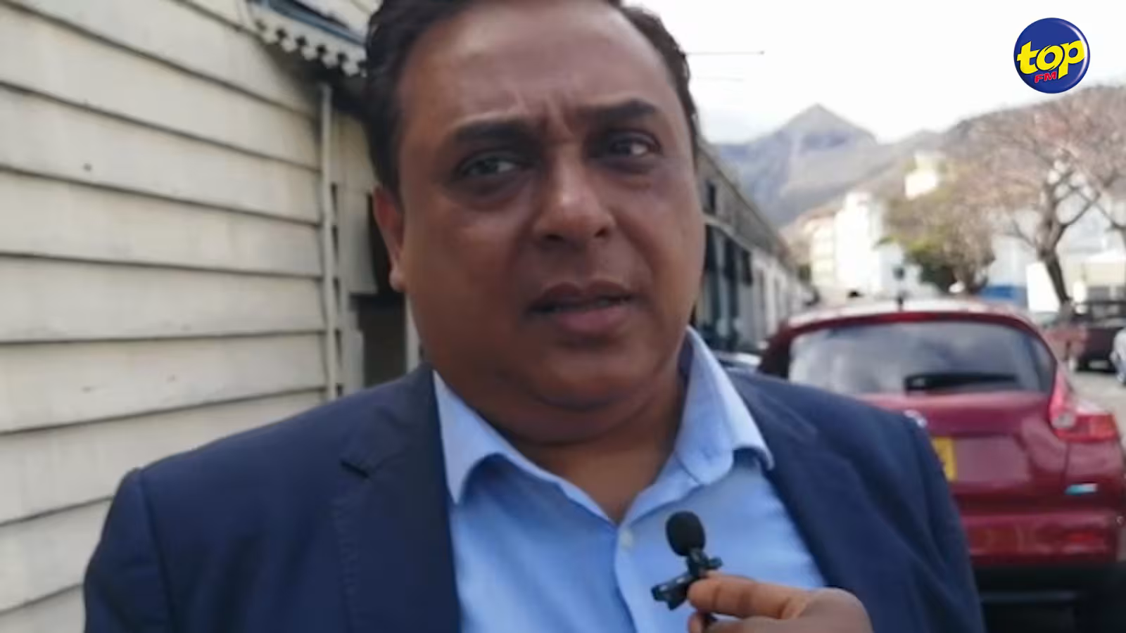 Prestation de Sherry Singh sur une radio privée hier : ‘Li enn tres bon acter, mais film la fek commencer, nou atan nou gueter !’ lance Samad Goolamaully…