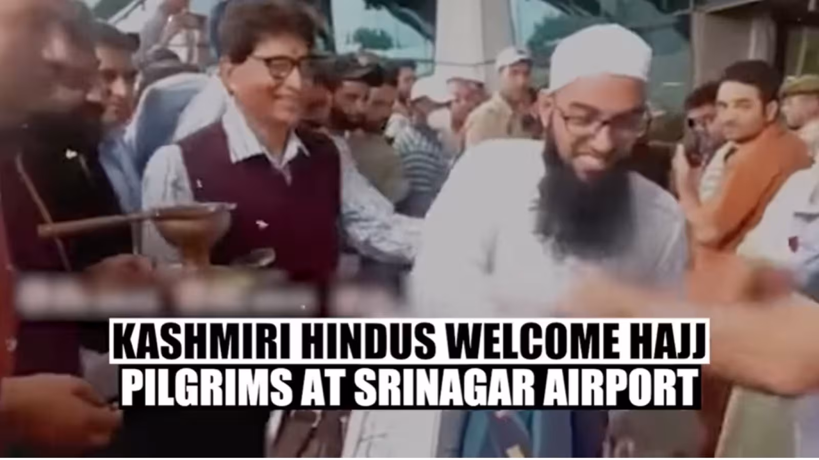 Des hindous du Cachemire accueillent les pèlerins du Hajj avec «aarti» à l’aéroport de Srinagar