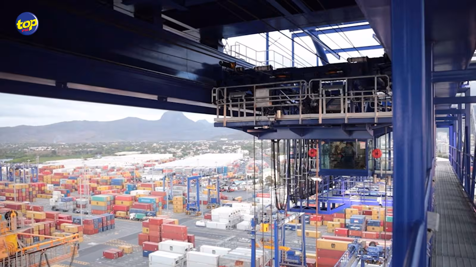 Statistics Mauritius vient de publier, les chiffres relatifs à la facture à l’importation et aux recettes de l’exportation. Au mois de juillet de cette année, la balance commerciale a affiché un déficit de Rs 15, 163 millions. Ce chiffre montre une réduction de 20.2 % comparé au mois précédent. Comparée à la même période en 2021, une hausse de 44.1% a été notée.
