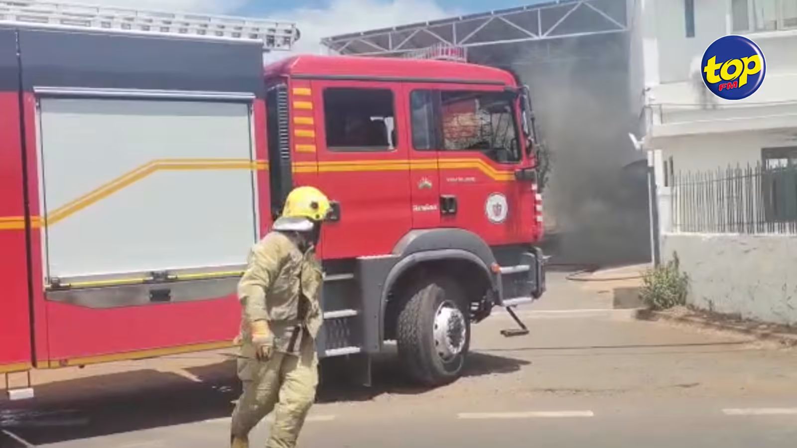 Peu avant midi : un incendie circonscrit peu avant midi dans une usine à Petit Verger, Pointe aux Sables
