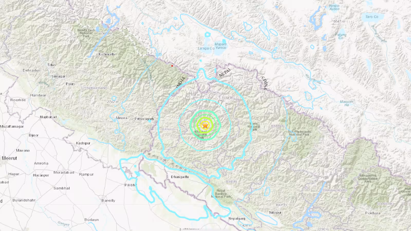 Un tremblement de terre majeur a été ressenti dans la capitale indienne New Delhi et ses zones adjacentes mardi