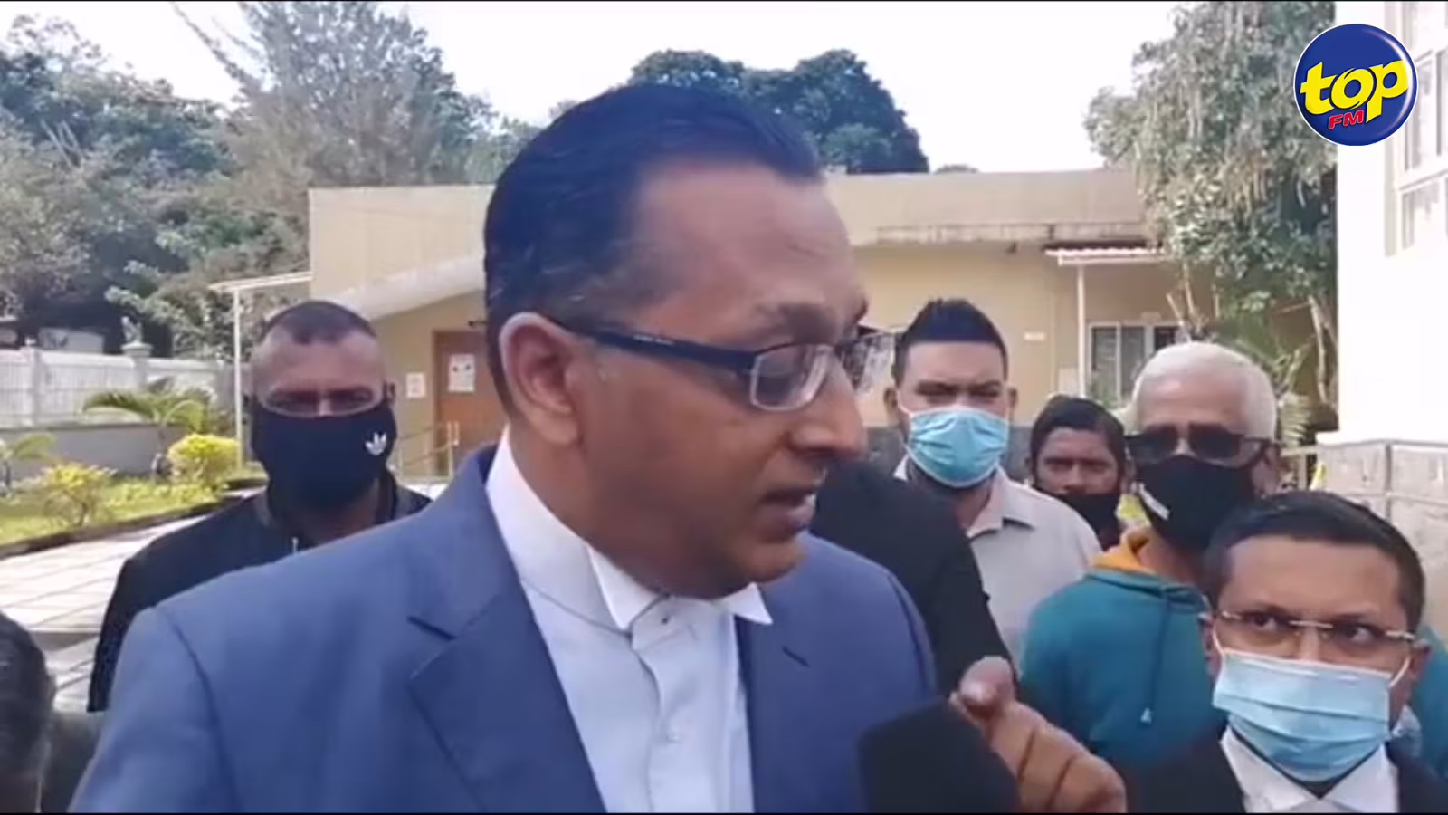 Allégations de Yogida Sawmynaden contre Me. Azam Neerooa : ‘c’est très grave, une telle personne ne mérite pas sa place dans un parti politique’, déplora Roshi Bhadain