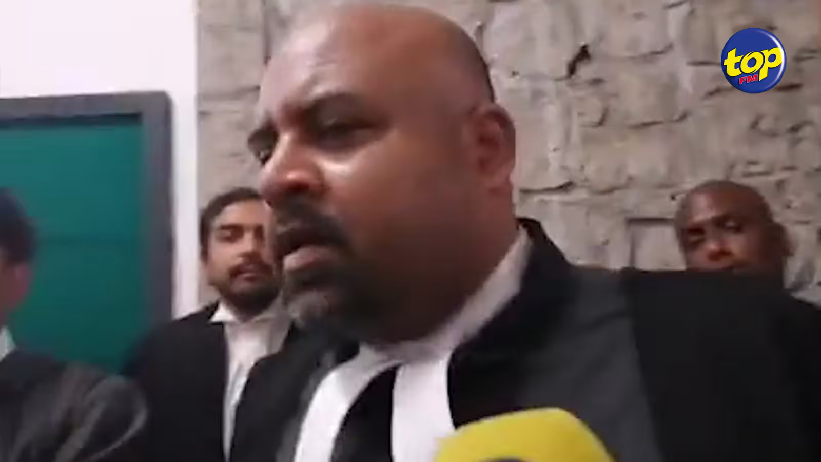 Ce message de Me Neelkanth Dulloo aux policiers : « Respectez zot uniformes… uniforme la couleur bleu, li pas couleur orange »