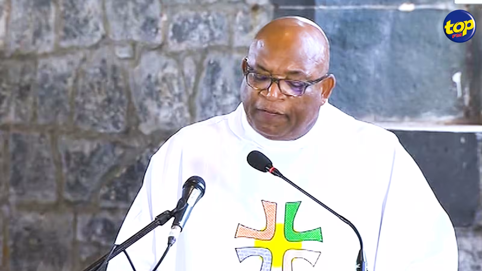 Messe de la Toussaint : ‘Si vous voulez être saint, mettez vos pas dans ceux de Jésus. C’est vrai ce n’est pas facile mais beaucoup ont réussi,’ rappelle père Sylvio Lodoiska