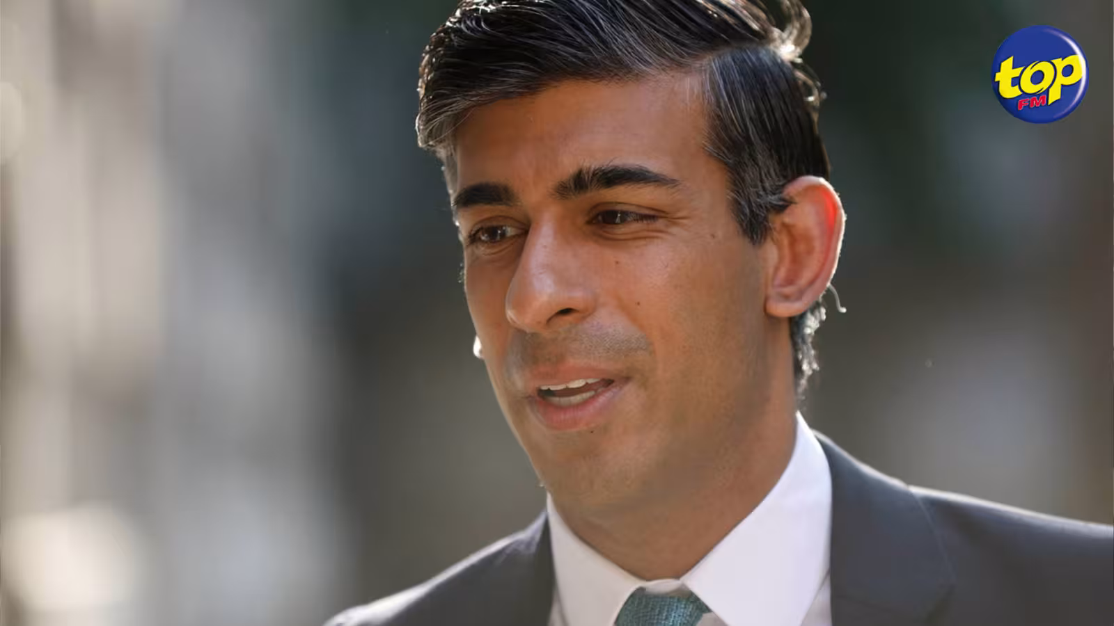 Rishi Sunak fined for not wearing seatbelt in back of car