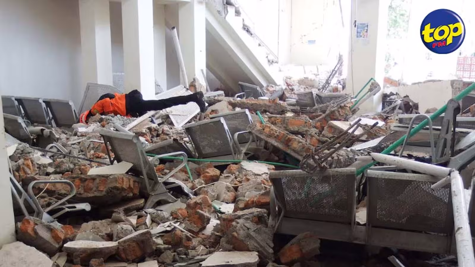 Indonésie : un violent séisme de magnitude 7,7 fait au moins 20 morts et d'importants dégâts