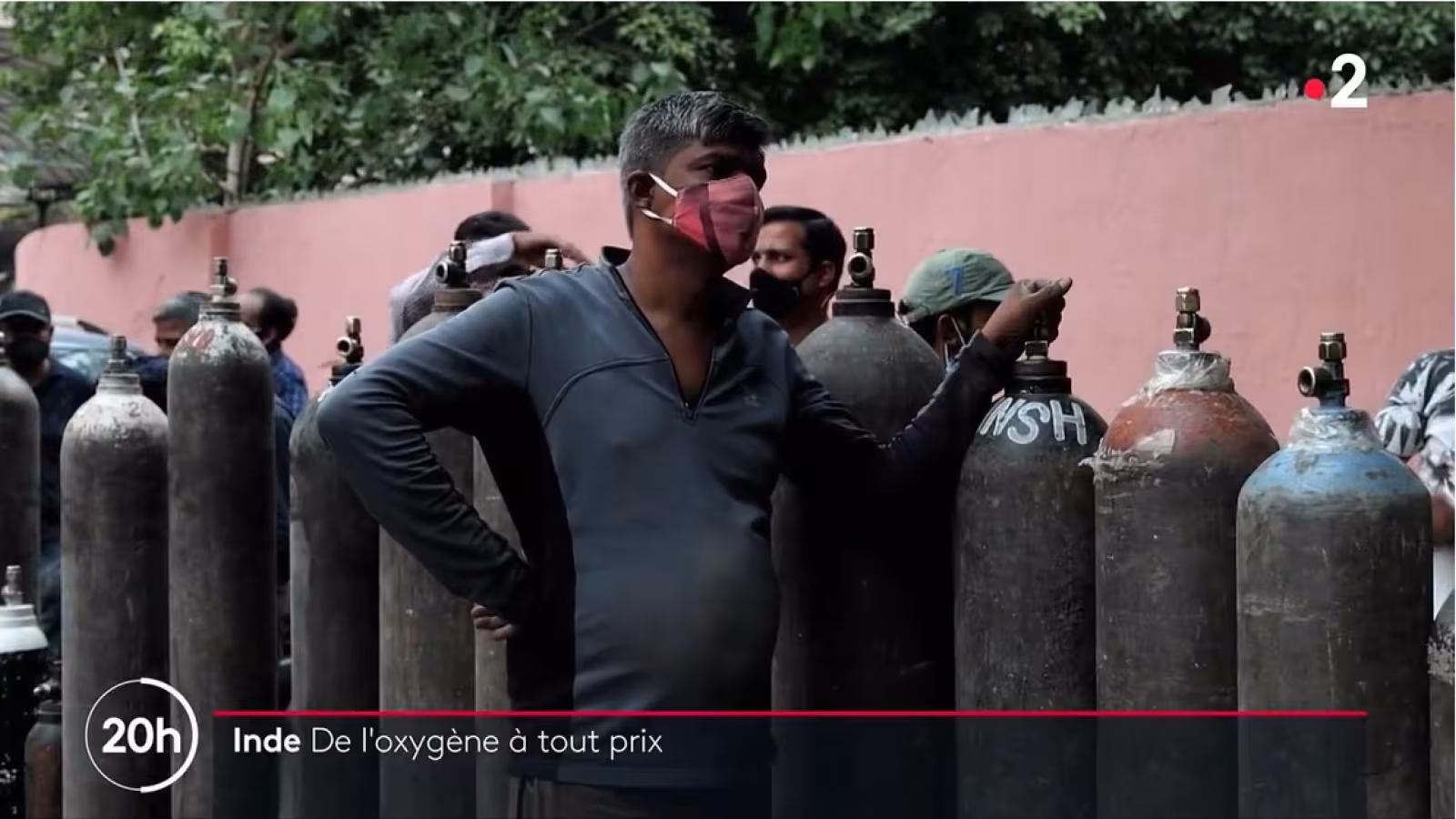 En Inde, un nouveau record macabre vient d’être battu avec 3 645 morts. Manque d’oxygène malgré l’arrivée de l’aide internationale