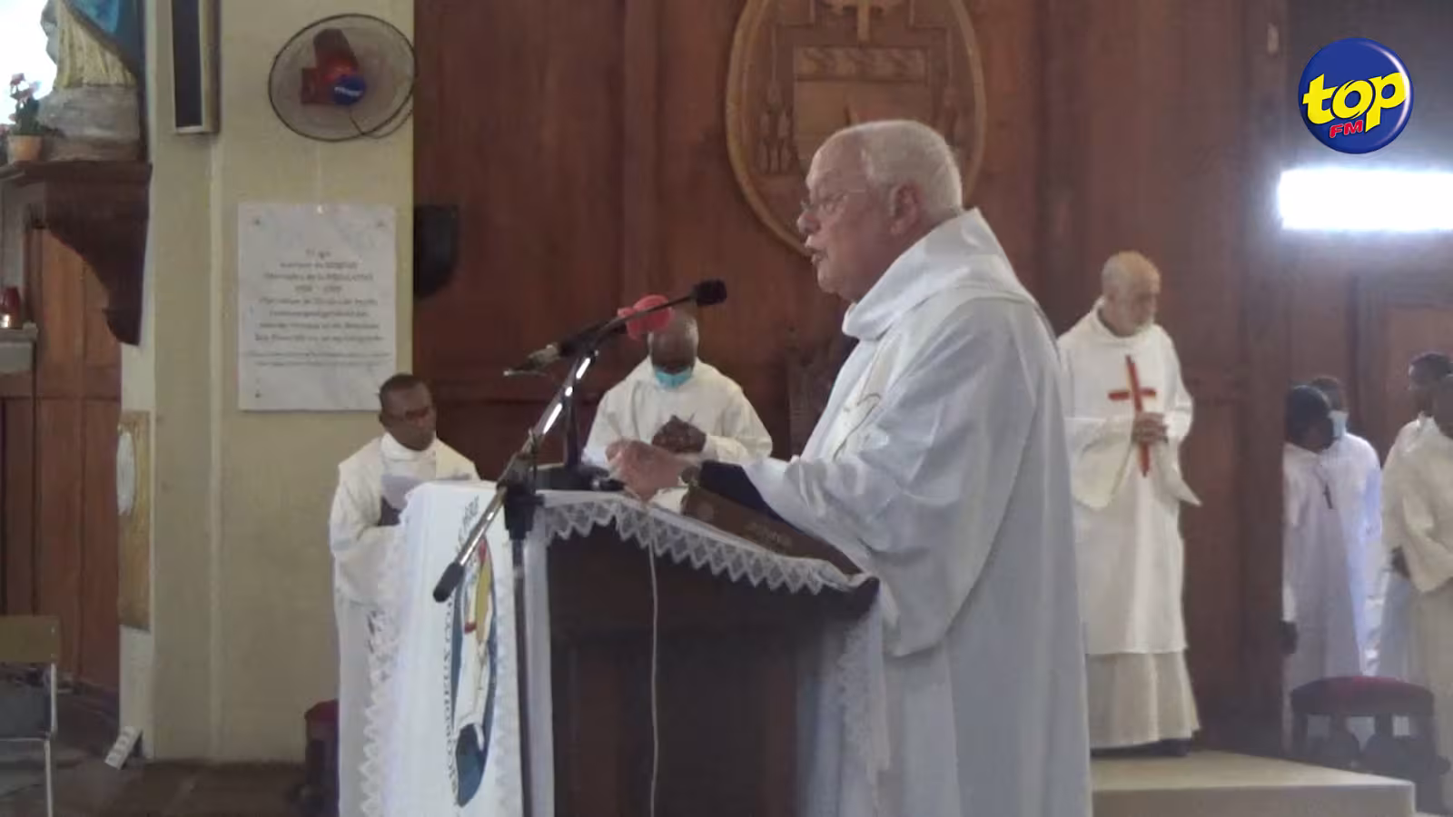 Messe de la Saint Louis : « Ce sont les moments difficiles qui suscitent les élans de fraternité », souligne le père Goupille