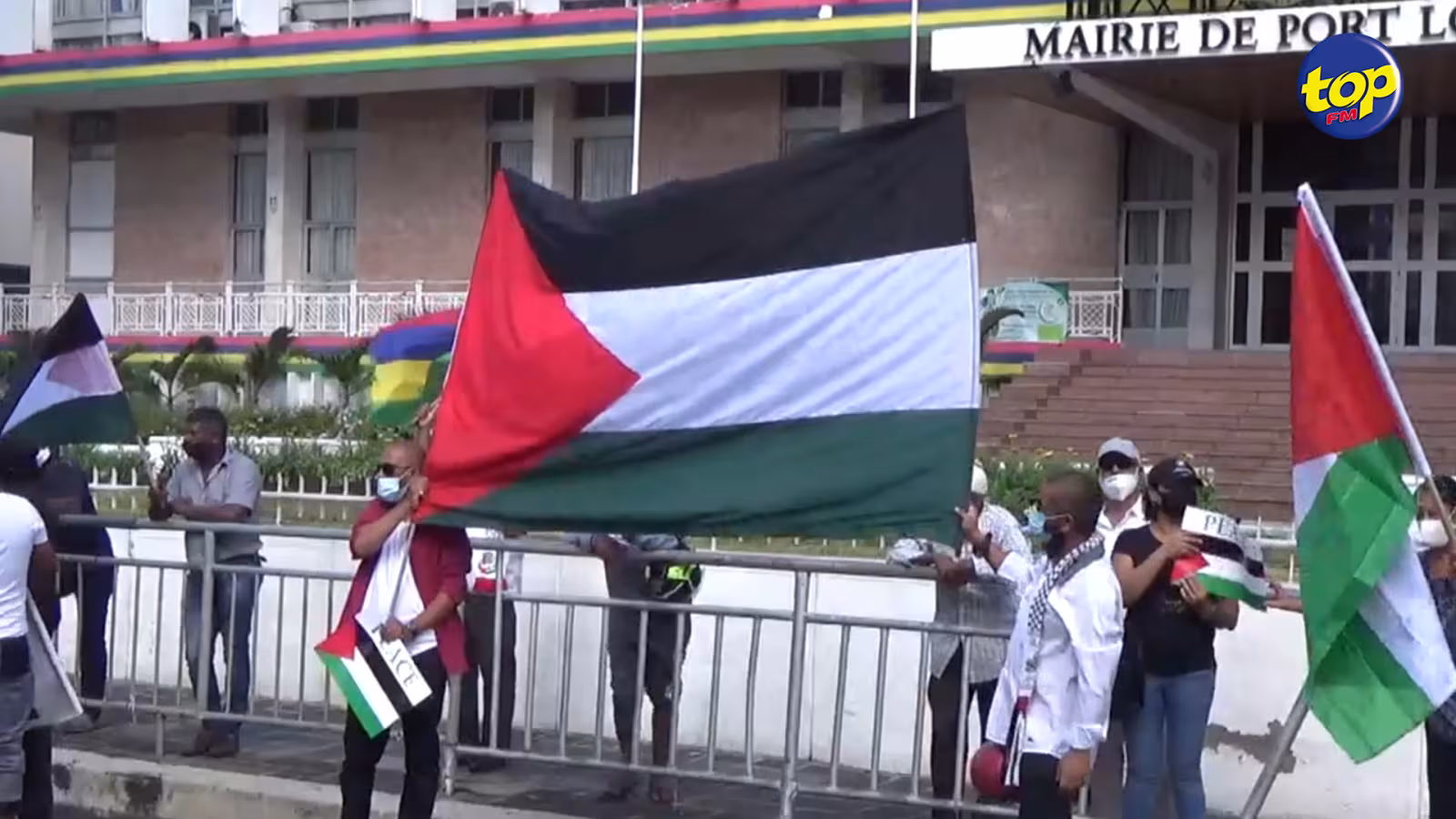Des Palestiniens affrontent la police israélienne sur le lieu saint de Jérusalem
