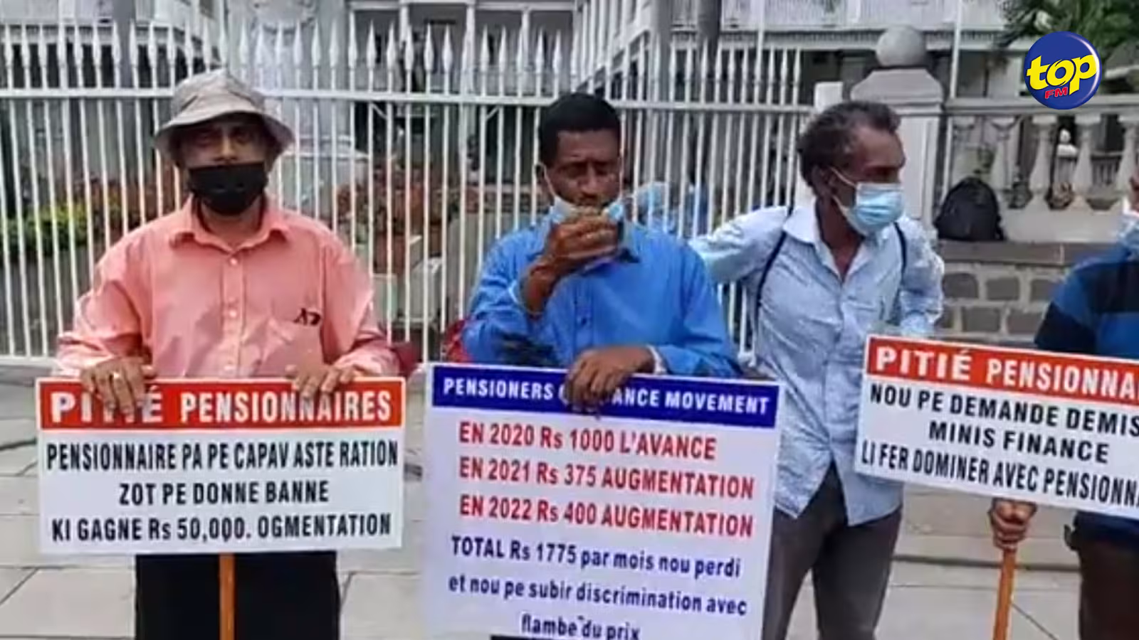 Manifestation pacifique devant le parlement ce matin : le Pensioners Grievance Movement  réclame que la pension de vieillesse passe à Rs13 500 dès maintenant