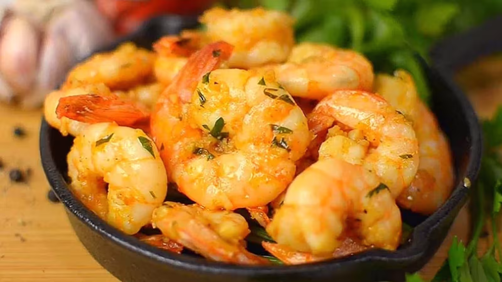 Recette : Crevettes sautées à l’ail