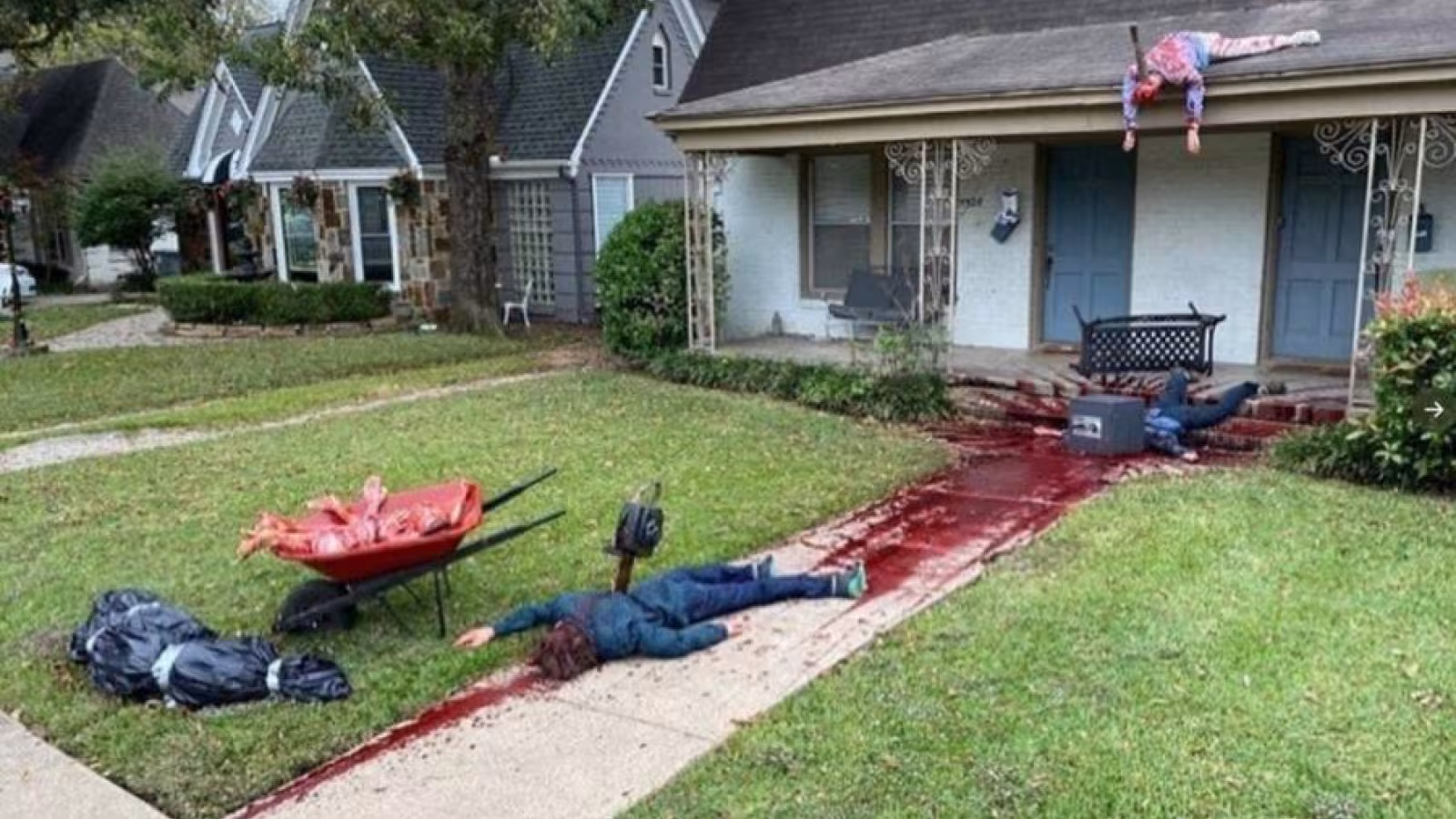 Sa décoration d’Halloween est tellement trash que la police débarque chez lui