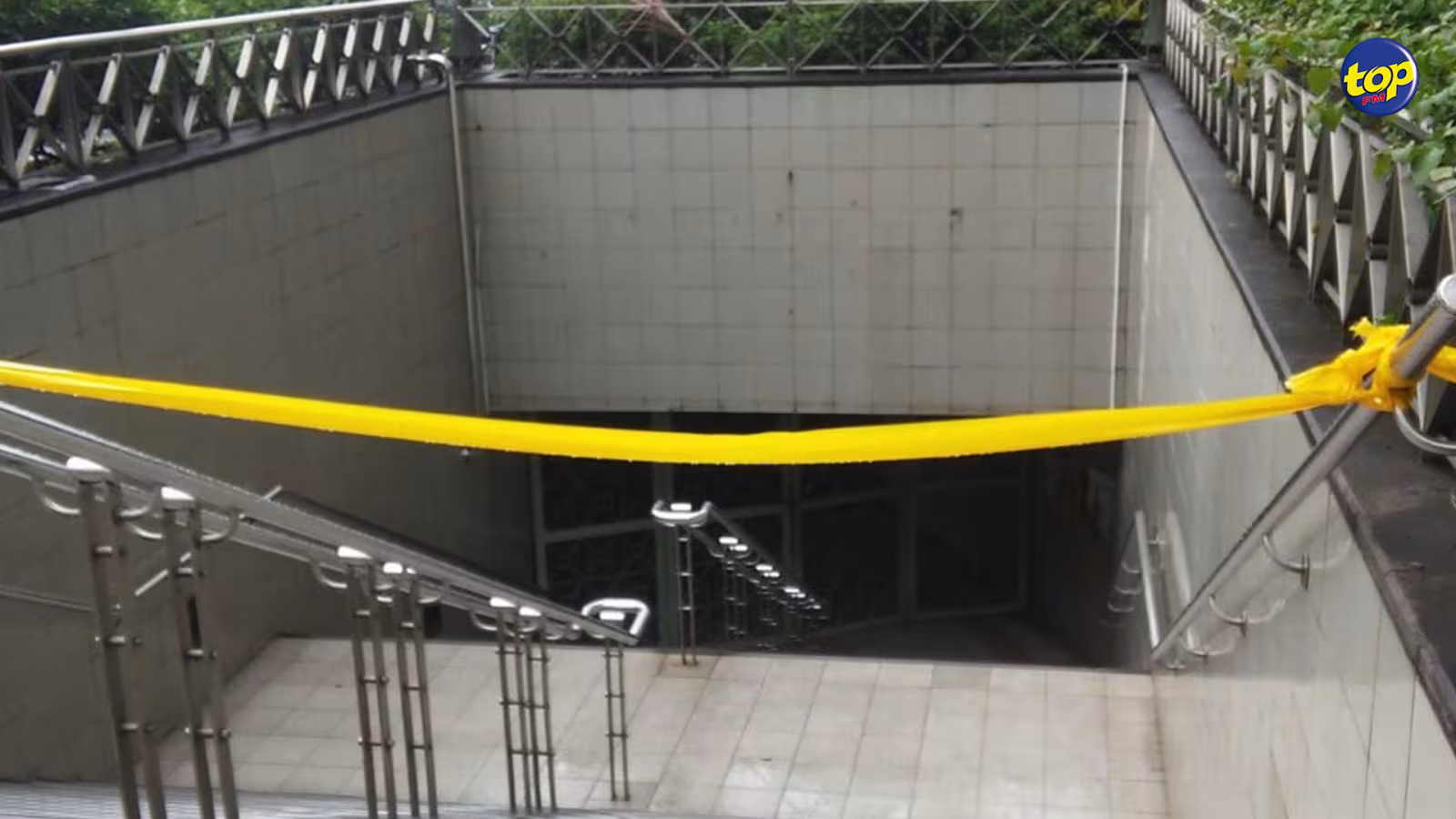 Averses orageuses à Port Louis : le passage souterrain menant au Caudan Waterfront, situé à proximité de Mc Donald, fermé