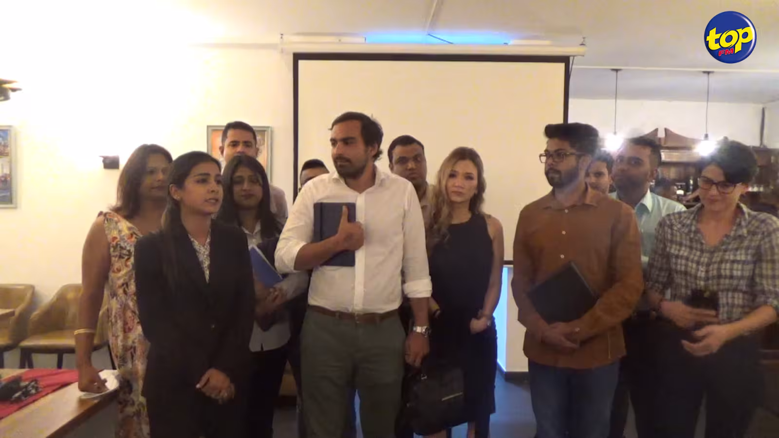 L’aile jeune des partis de l’opposition lance la plateforme zeness