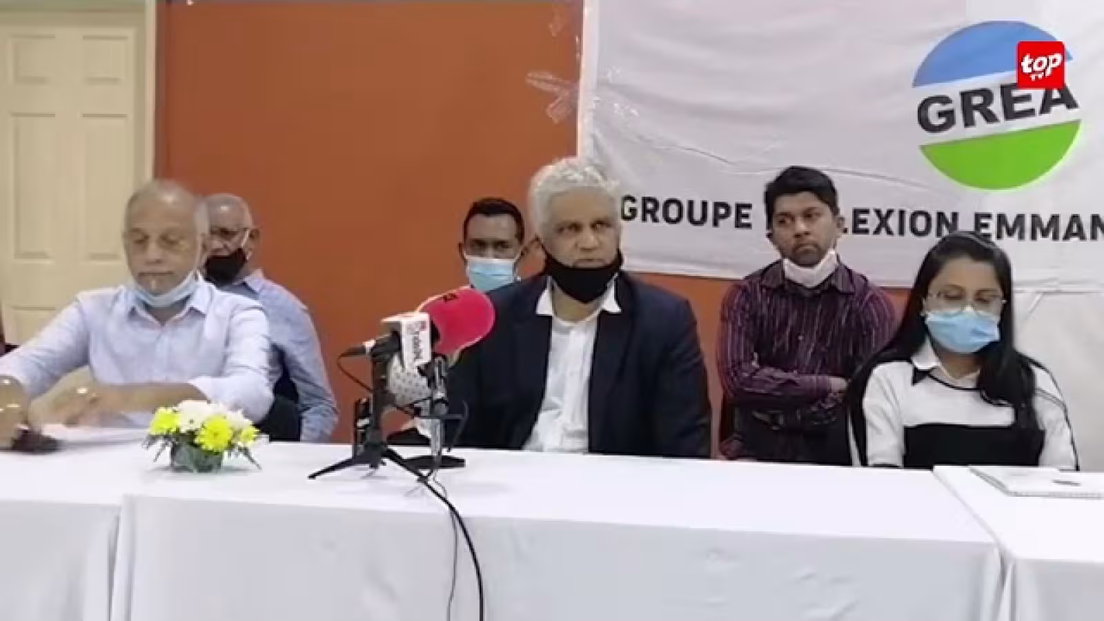 Dette publique : Xavier-Luc Duval accuse Rengadaden Padayachy d’avoir faussé les chiffres