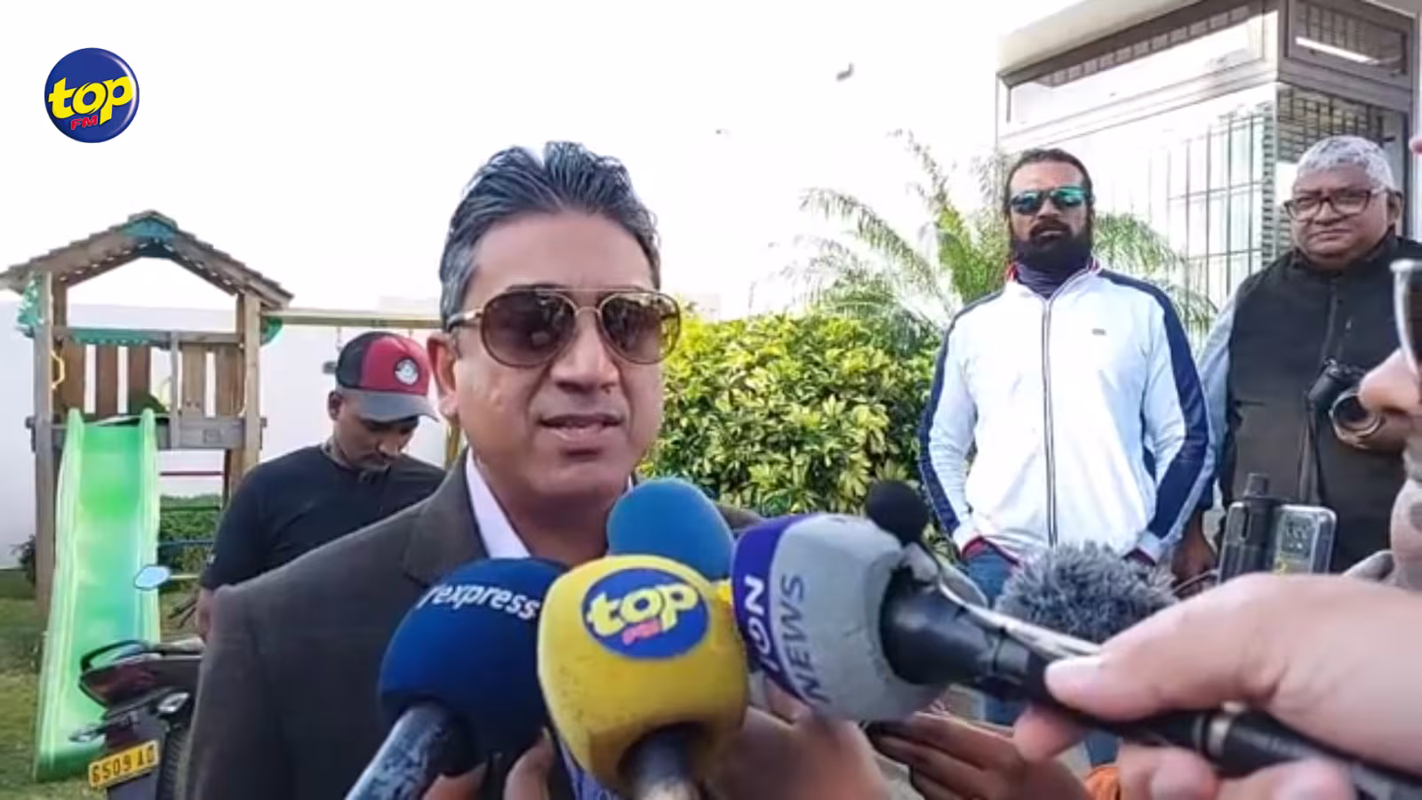 Aveu de Sherry Singh: ‘j’ai reçu des instructions du PMO pour annuler tous les contrats de publicité de Mauritius Telecom avec Top Fm’, lance l’ancien CEO de Mauritius Telecom