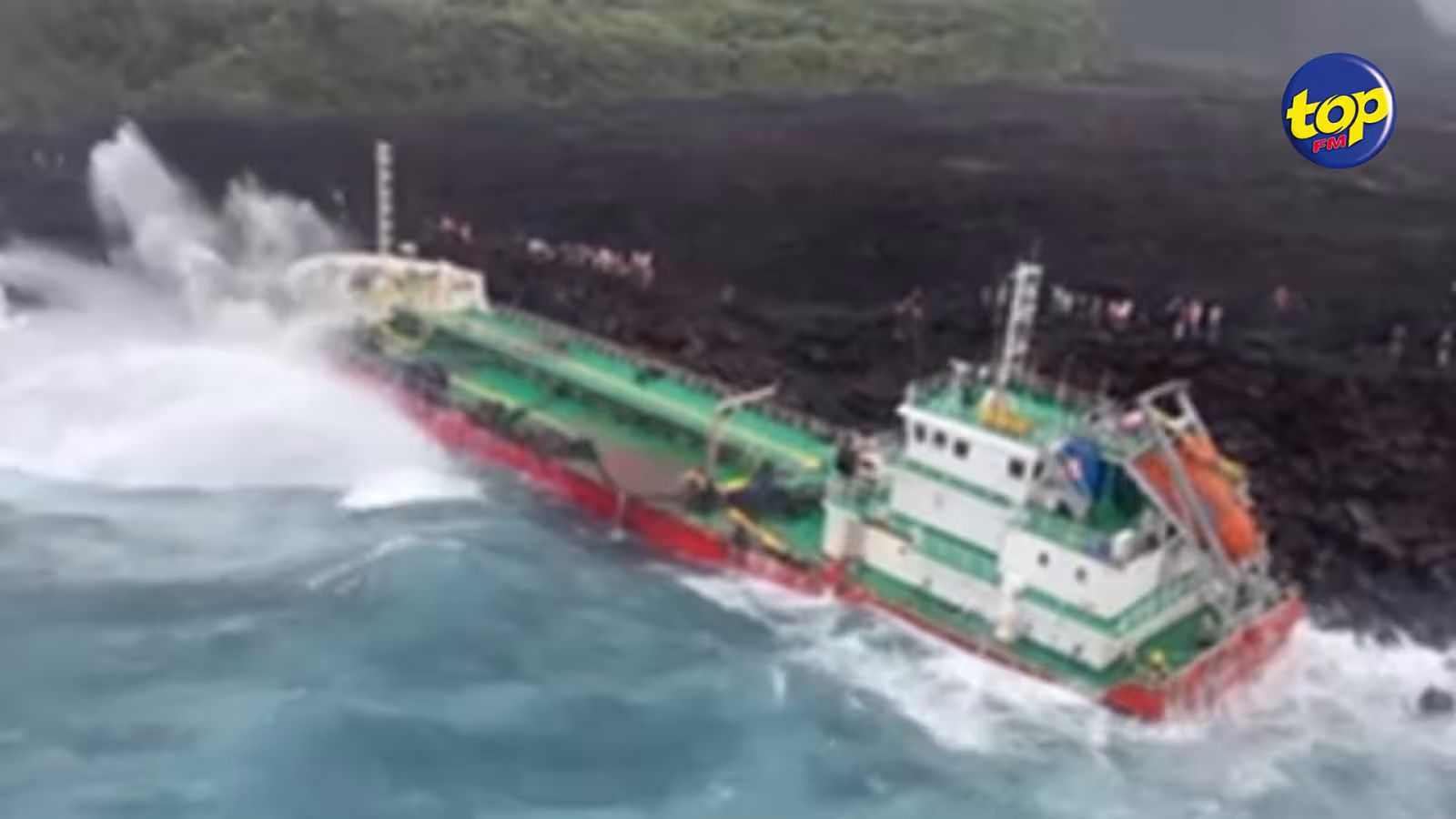Échoué au large de St Philippe, à l’île de la Réunion : Le Tresta Star risque de se disloquer…