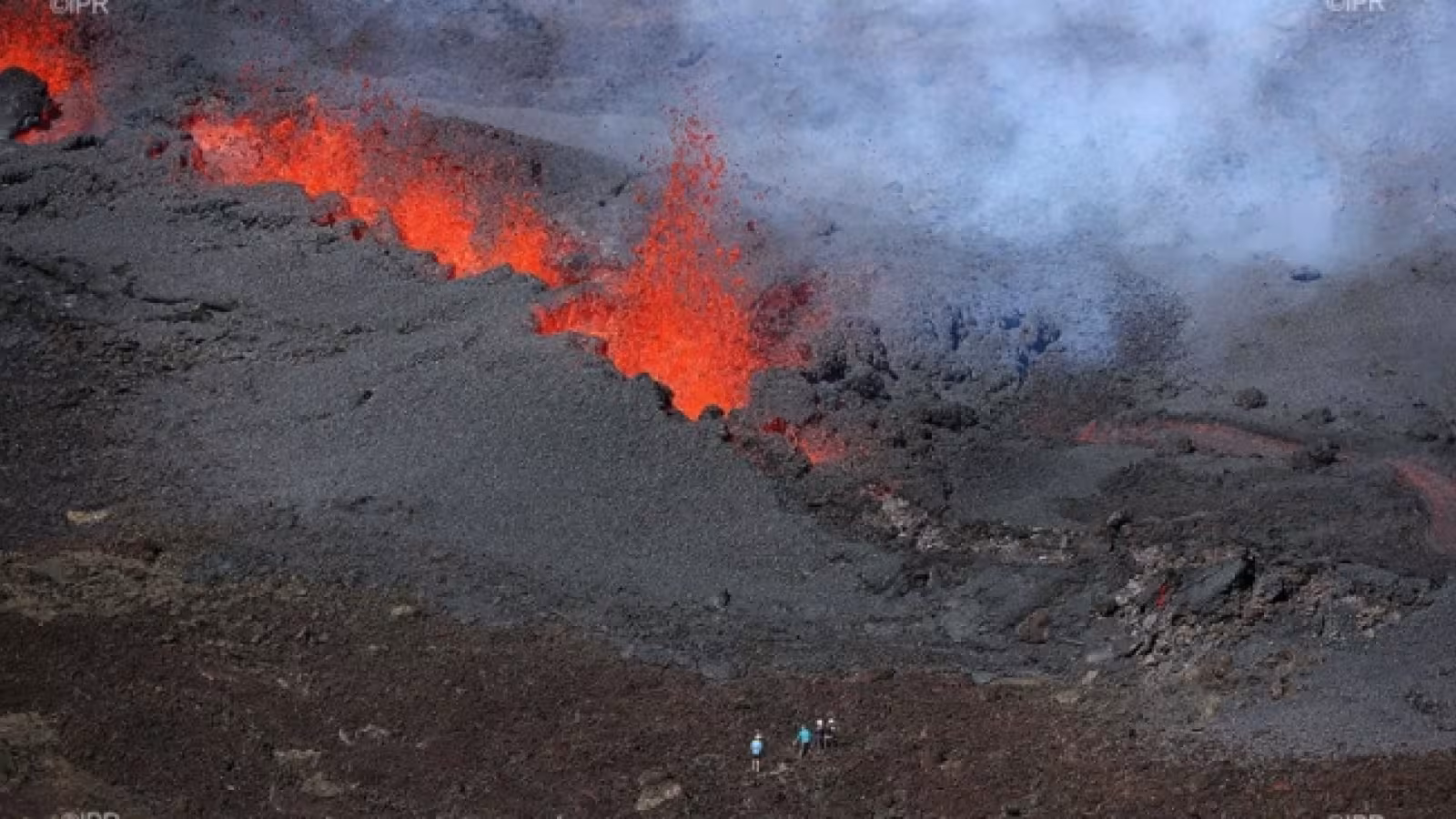 Le Piton de la Fournaise en éruption depuis ce matin