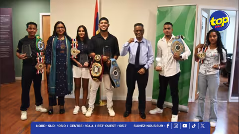 Muay Thai : les champions mauriciens honorés par le ministère de la Jeunesse et des Sports
