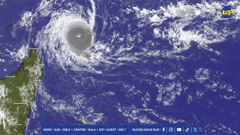 Le cyclone tropical ''CHIDO'' s'est intensifié en un cyclone tropical intense : l’avertissement de fortes pluies, de vents forts et  de fortes houles est maintenu 