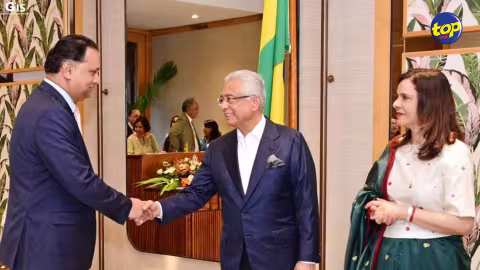 Présent, tout comme Reza Uteem et Karen Foo Kune-Bacha, à la réception en l’honneur du corps diplomatique : « C’est un événement apolitique », affirme Aadil Ameer Meea