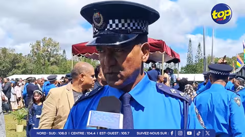 Accident et embouteillage à Ebène ce matin : en route pour les Casernes centrales, le Chef Inspecteur Coothen décante la situation ; «un policier doit prendre les décisions qui s’imposent,  même s’il n’est pas en service, si les circonstances le requièren