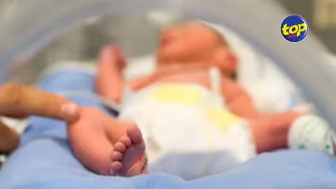 Un bébé est né en utilisant l’ADN de trois personnes pour la première fois au Royaume-Uni, a confirmé le régulateur de fertilité