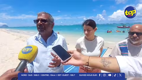 Sur la plage de Flic-en-Flac : coup d’envoi du déploiement de fauteuils flottants aux enfants à mobilité réduite 