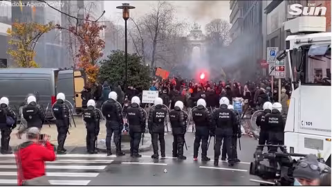 Heurts pendant une manifestation contre des mesures anti-Covid à Bruxelles