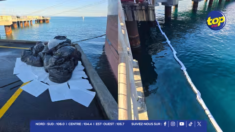 Déversement d’hydrocarbures à Mer Rouge : les opérations de nettoyage devraient s’achever ce mercredi