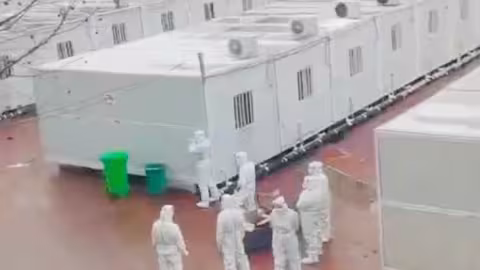 Cauchemar chinois : Des millions en quarantaine dans des boîtes métalliques