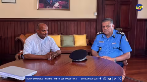 Bandes sonore en circulation : Rencontre entre l'évêque de Port-Louis et le commissaire de police