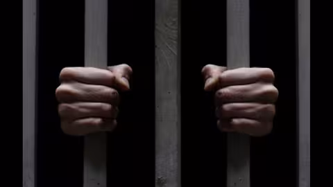 À peine sorti de prison : un homme de 29 ans se fait arrêter pour avoir menacé sa mère