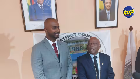 Réélu à la présidence du Conseil de district de Pamplemousses : « En 2024, nou pou termine tout bann gros projets ki dépasse Rs 100 millions », affirme Kalicharan Somaroo