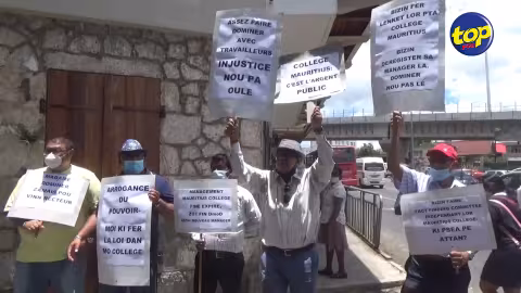 Mauritius College : Manifestation pacifique des membres de l’Union of Private Secondary Education Employees à la mi-journée